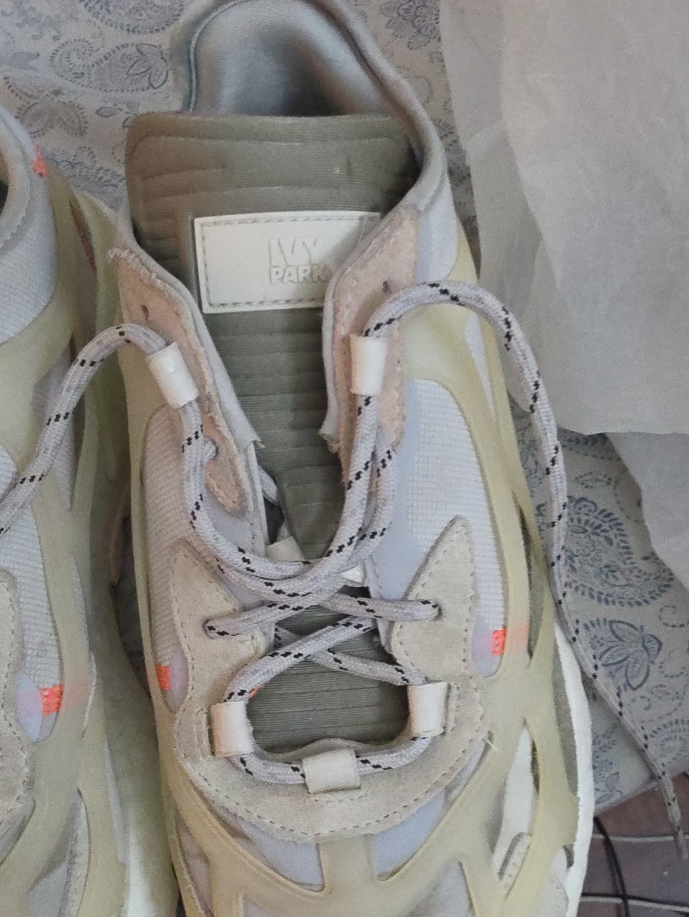 Yeezy-Inspired Men’s Trainer — Light Beige/Gray